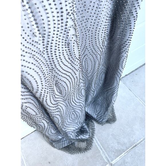 NWT KLEINFELD Storm Gray Beaded Evening Gown with Halter Dress Size 8 - Picture 5 of 12